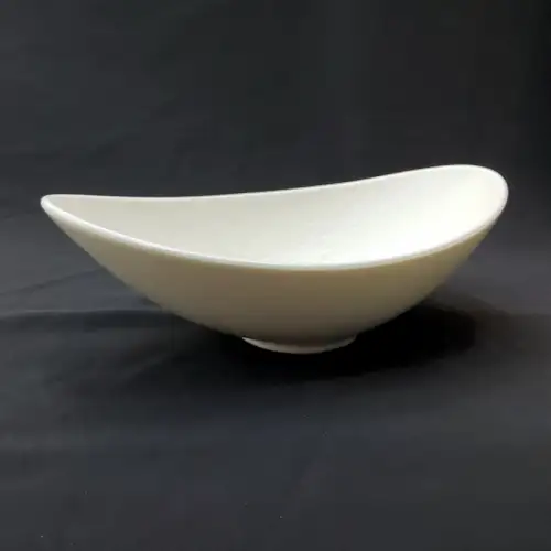 #BS5286-WT; Ceramic moon shape bowl 21.5cm