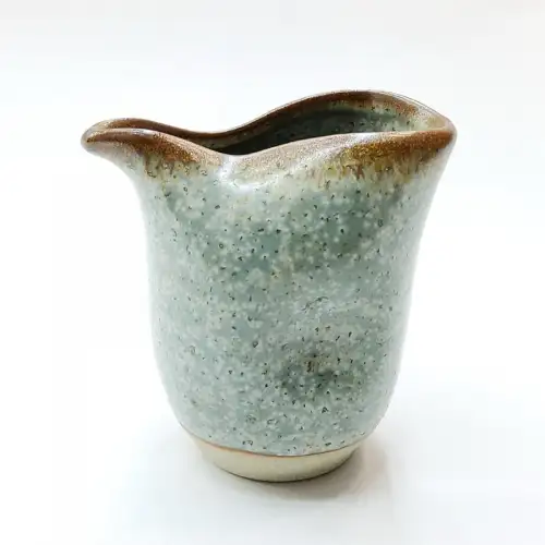 #CH-6398; Ceramic jug 7.5x5.5x8cm
