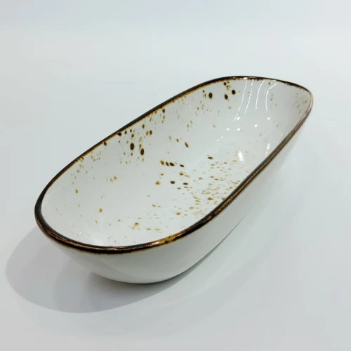 #KK6215-WT; Ceramic 9" oval deep plate #WT