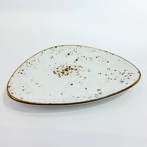 #KK8660-WT; Ceramic 8.5" triangle plate #WT