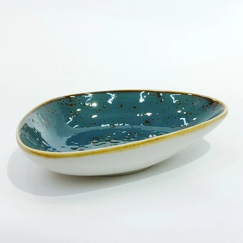 #KK8677-BL; Ceramic 6'' triangle plate #BL