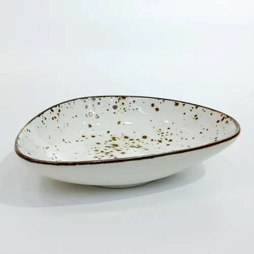 #KK8677-WT; Ceramic 6'' triangle plate #WT