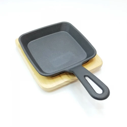 #YY084-1; Cast iron pan square 12cm + wood